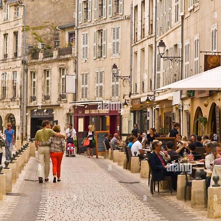 Charmant Cocon Iode Cosy Equipe, Baigne De Lumiere, Situe Au Coeur De La Rochelle A 1Min A Pied Du Marche Central Avec Tv Et Wifi Kültér fotó