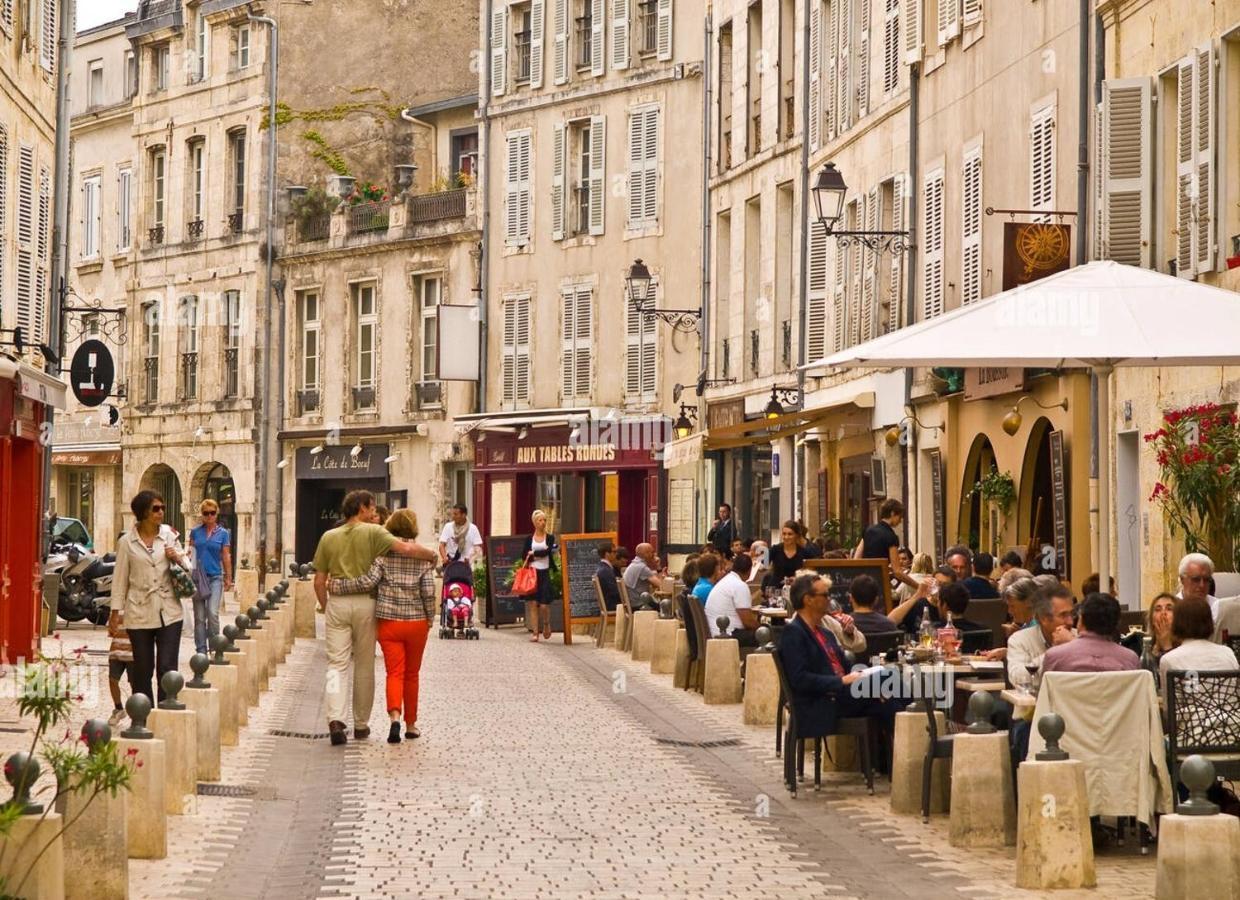 Charmant Cocon Iode Cosy Equipe, Baigne De Lumiere, Situe Au Coeur De La Rochelle A 1Min A Pied Du Marche Central Avec Tv Et Wifi Kültér fotó