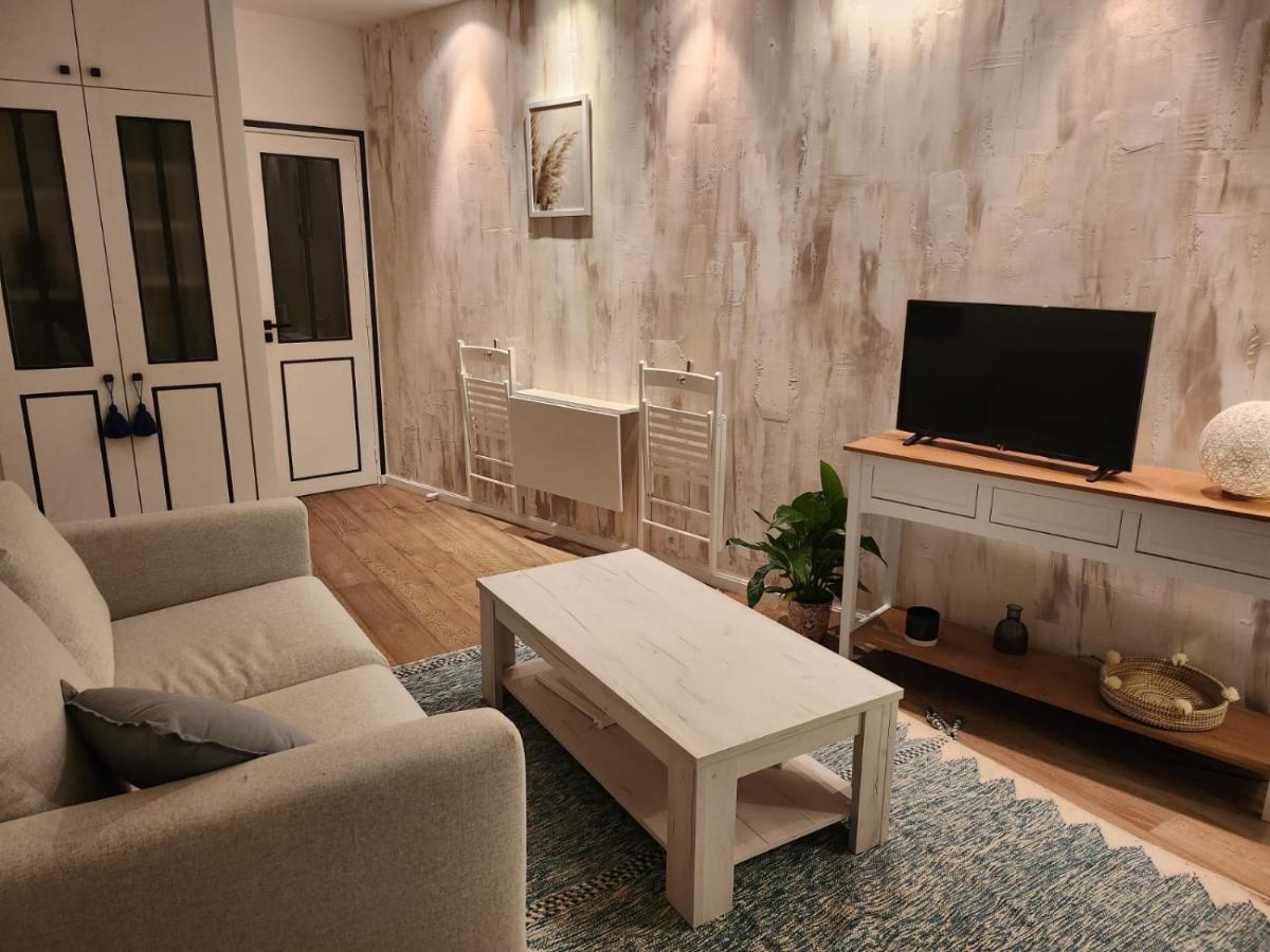 Charmant Cocon Iode Cosy Equipe, Baigne De Lumiere, Situe Au Coeur De La Rochelle A 1Min A Pied Du Marche Central Avec Tv Et Wifi Kültér fotó